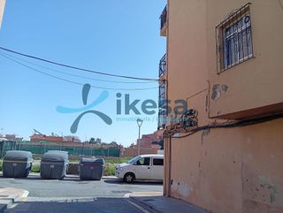 Piso en venta en San Luis en Almería