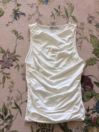 Camiseta blanca drapeada