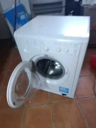 Lavadora Indesit averiada para técnico