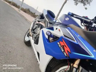 Suzuki GSXR Azul y Blanca