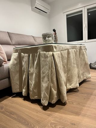 Mesa camilla con cristal y tela beige y otra gris