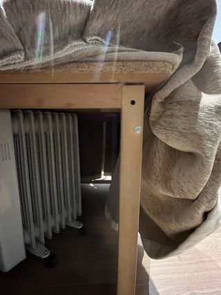 Mesa camilla con cristal y tela beige y otra gris