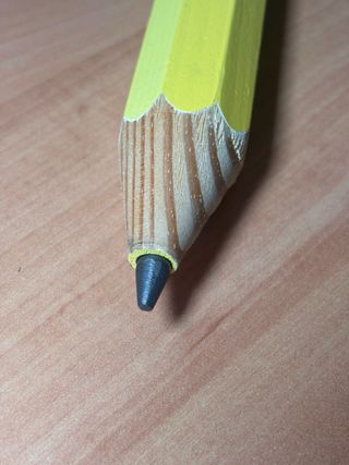 Lápiz gigante de madera