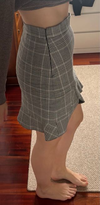 Falda Zara cuadros volante Talla M