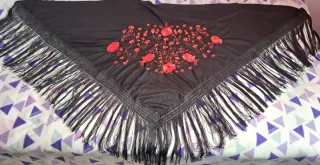 Manton Flamenco Negro Bordado Rojo