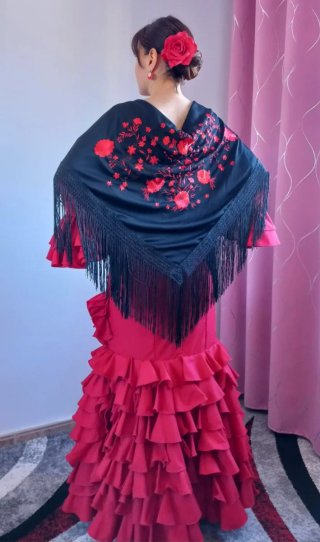 Manton Flamenco Negro Bordado Rojo.