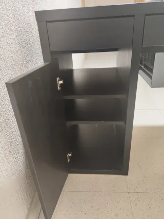 Mesa de escritorio moderna negra