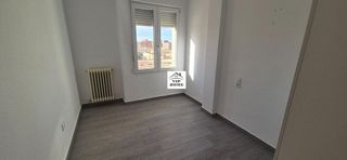 Piso en venta en Hospital - Parque sur en Albacete