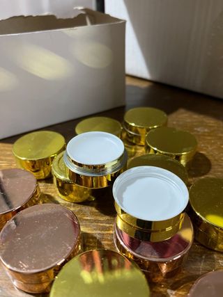 12 Vaselinas doradas y rosa