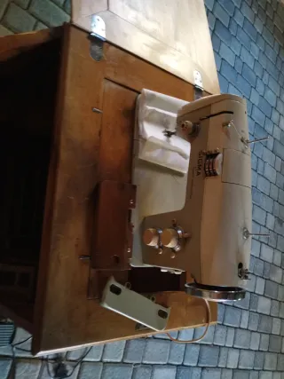 Máquina de coser Sigma Beige