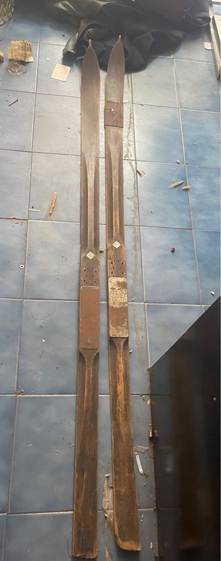 Esquís de madera antiguos