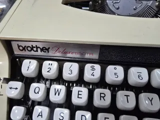 Máquina de escribir Brother Deluxe