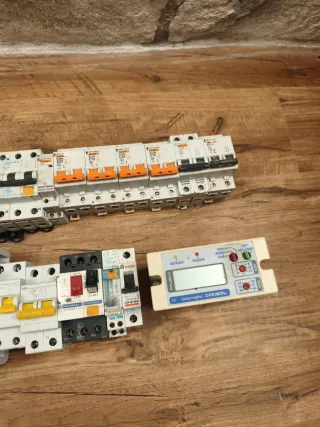 Lote material eléctrico: magnetos, contactores, et