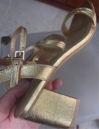 Sandalias doradas tacón bloque