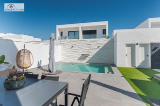 Casa pareada en venta en Montequinto en Dos Hermanas