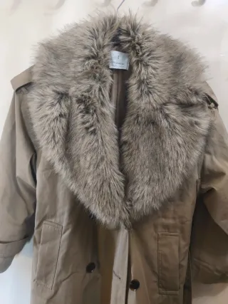 Trench largo efecto pelo beige