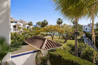 Piso en venta en Nueva Andalucía centro en Marbella