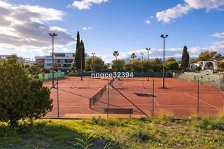 Piso en venta en Nueva Andalucía centro en Marbella