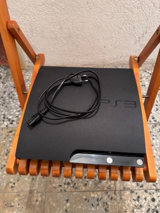 PS3 Slim negra impecable + todos los cables  Nueva