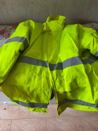Chaqueta de alta visibilidad amarilla
