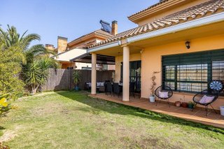 Chalet en venta en Palomares del Río