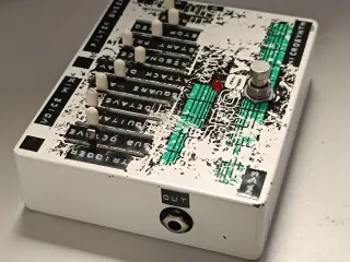 Electroharmonix BASS MICRO SYNTH PEDAL BAJO