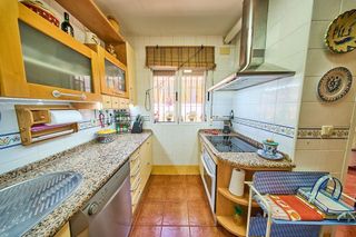 Casa adosada en venta en Zubia (La)