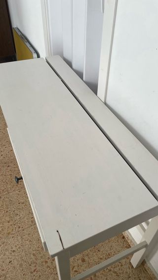 Scrivania bianca Hemnes IKEA in legno con cassetti