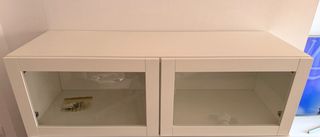 Vitrina de cristal y madera
