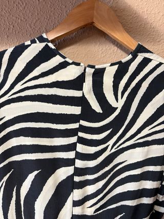 Vestido estampado cebra manga larga