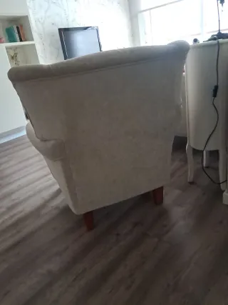 Sillón orejero beige tela
