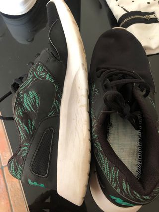 Deportivos Nike Negro y Verde