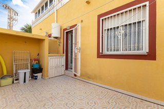 Casa adosada en venta en La Siesta - El Salado - Torreta en Torrevieja