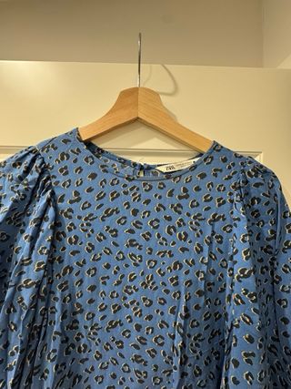 Vestido corto azul estampado