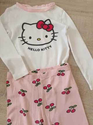Pigiamini bambina Hello Kitty e ciliegie