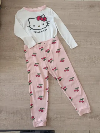 Pigiamini bambina Hello Kitty e ciliegie