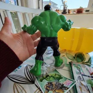 Hulk e Chitauri VCF04 KinderSorpresa 2026 Avemgers