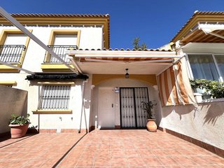 Casa adosada en venta en Nueva Torrevieja - Aguas Nuevas en Torrevieja