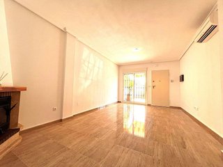 Casa adosada en venta en Nueva Torrevieja - Aguas Nuevas en Torrevieja