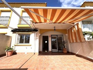 Casa adosada en venta en Nueva Torrevieja - Aguas Nuevas en Torrevieja