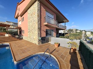 Chalet en venta en Pinemar-Can Cornet en Pineda de Mar