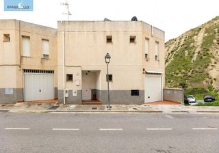 Casa adosada en venta en Crta. De la Sierra en Granada