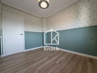 Piso en venta en El Polígono en Gijón