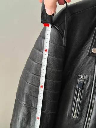 Chaqueta de piel negra