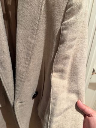 Abrigo Mango color crema