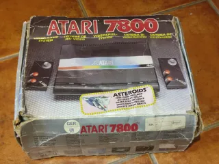 Consola Atari 7800 Negra y Plateada
