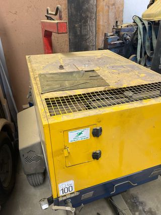 Compresor de obra amarillo CompAir
