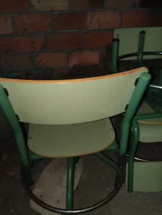 Sillas regulables verdes y plateadas