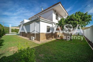 Chalet en venta en La Motilla en Dos Hermanas