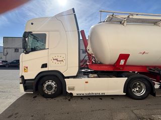 SCANIA R450 con equipo hidráulico